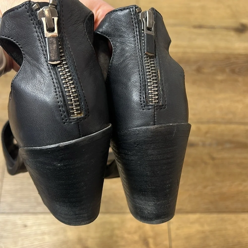 Eileen Fisher Black Leather Sandals Size 7